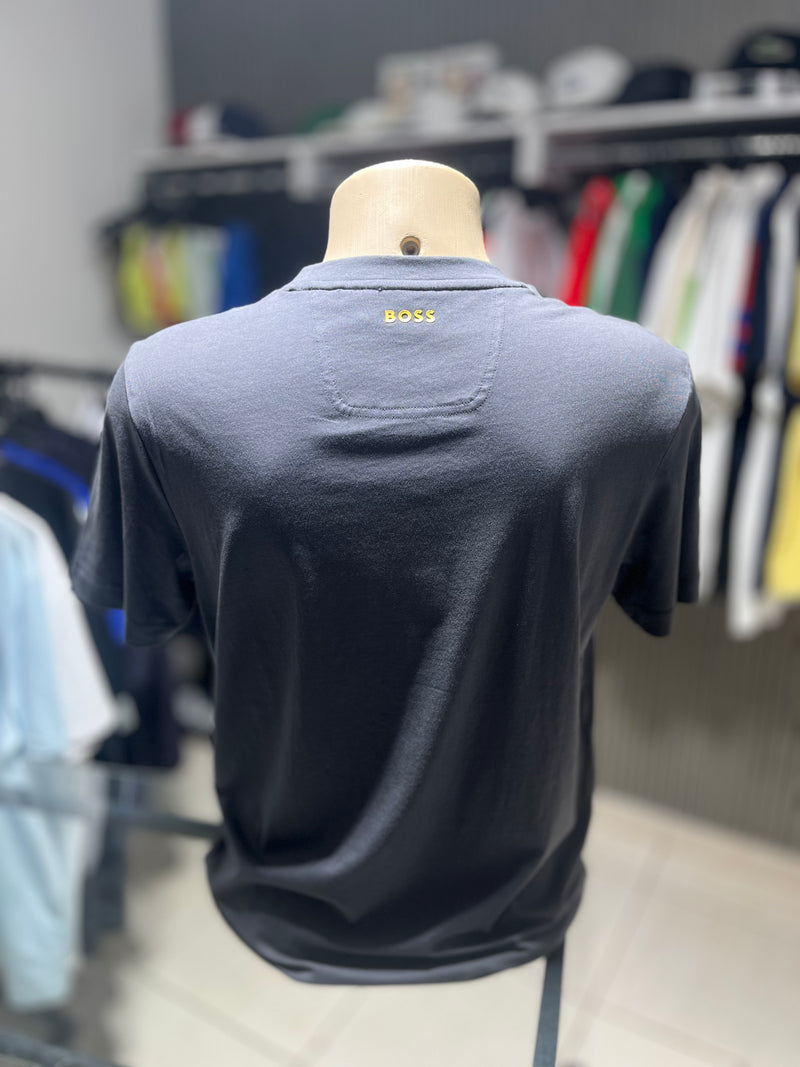 CAMISETA COM ESTAMPA BOSS EM ALTO RELEVO EMBORRACHADO