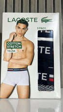 PACK COM TRÊS CUECAS LACOSTE TRUNK EM ALGODÃO COM ELASTANO E LOGO NO CÓS