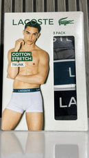 PACK COM TRÊS CUECAS LACOSTE TRUNK EM ALGODÃO COM ELASTANO E LOGO NO CÓS