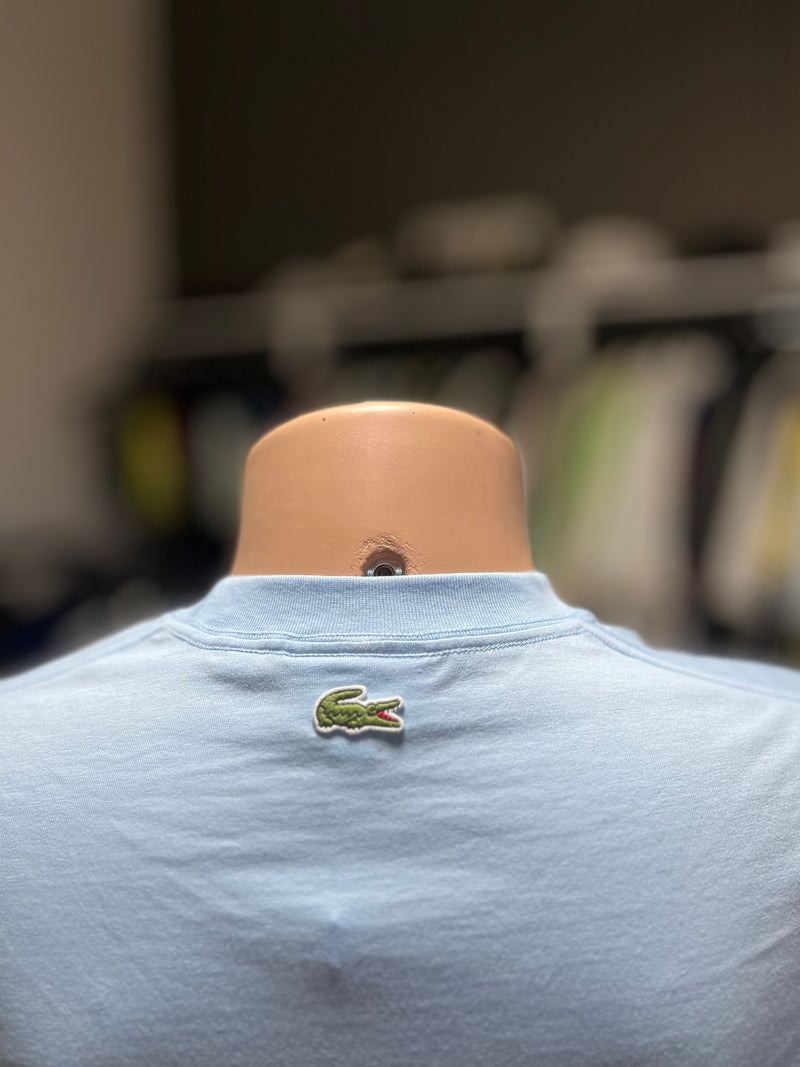 CAMISETA LACOSTE EM ALGODÃO COM ESTAMPA QUADRA DE TENNIS