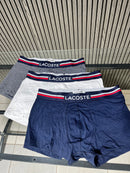 PACK COM TRÊS CUECAS LACOSTE TRUNK EM ALGODÃO COM ELASTANO E LOGO NO CÓS