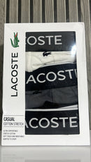 PACK COM TRÊS CUECAS LACOSTE TRUNK EM ALGODÃO COM ELASTANO E LOGO NO CÓS