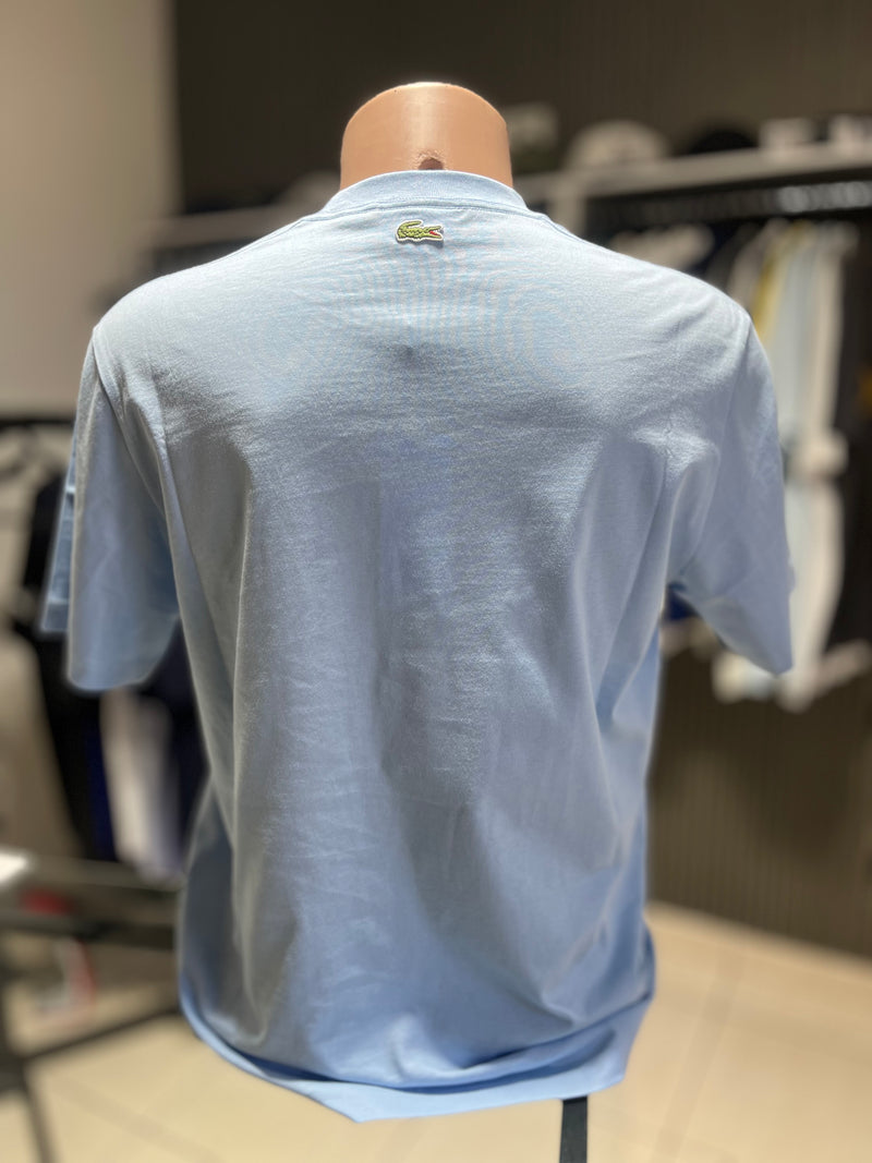 CAMISETA LACOSTE EM ALGODÃO COM ESTAMPA QUADRA DE TENNIS