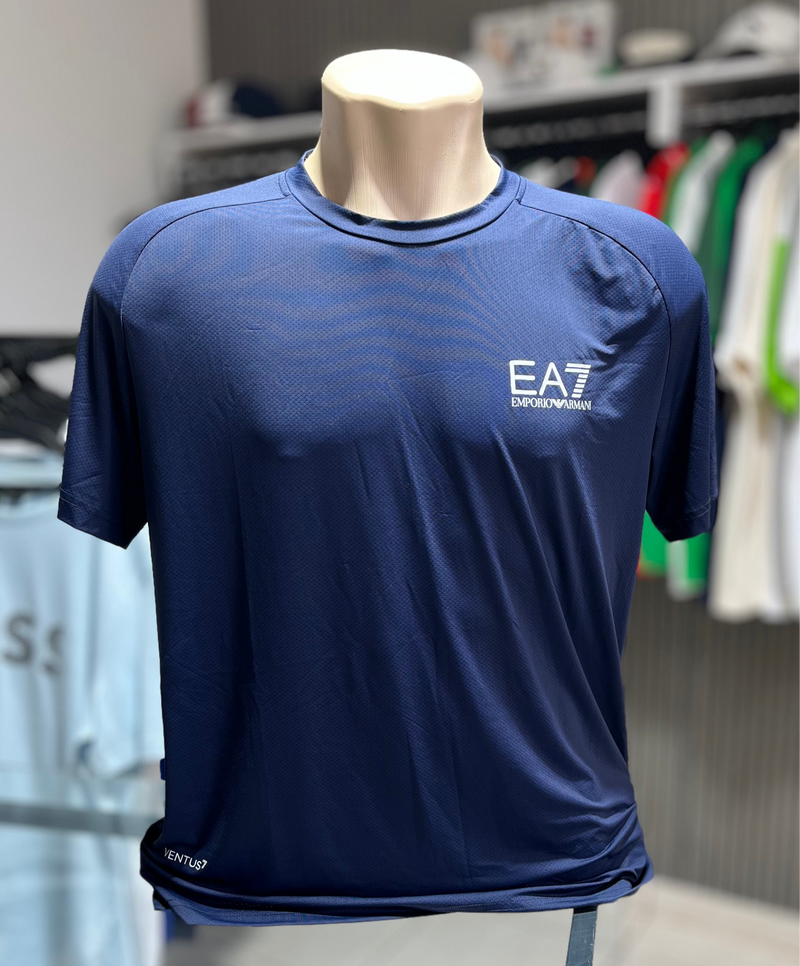 CAMISETA ARMANI EA7 EM TECIDO ESPORT COM ESTAMPA