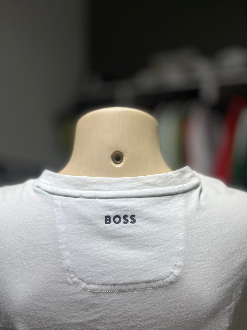 CAMISETA COM ESTAMPA BOSS EM ALTO RELEVO EMBORRACHADO
