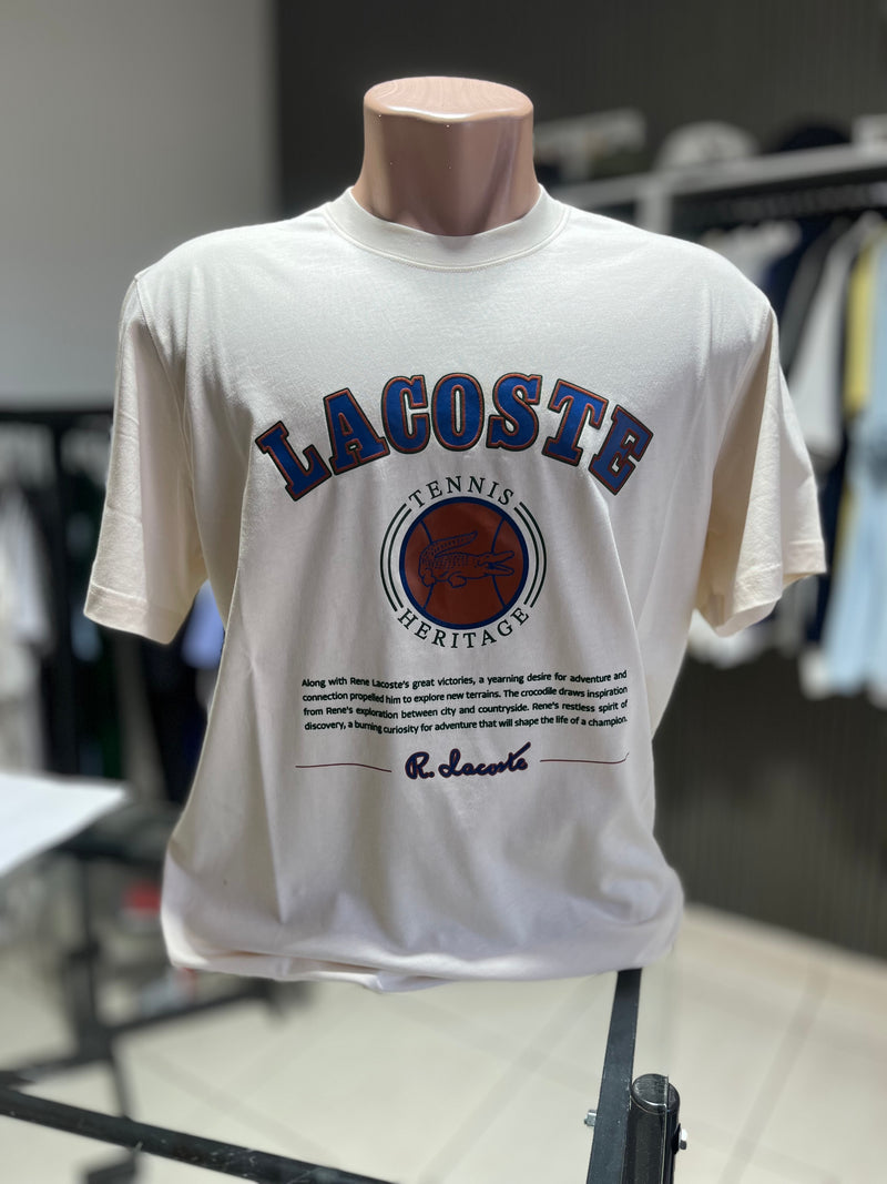 CAMISETA LACOSTE ESTAMPADA TENNIS HERITAGE