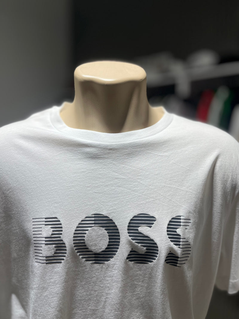 CAMISETA COM ESTAMPA BOSS EM ALTO RELEVO EMBORRACHADO