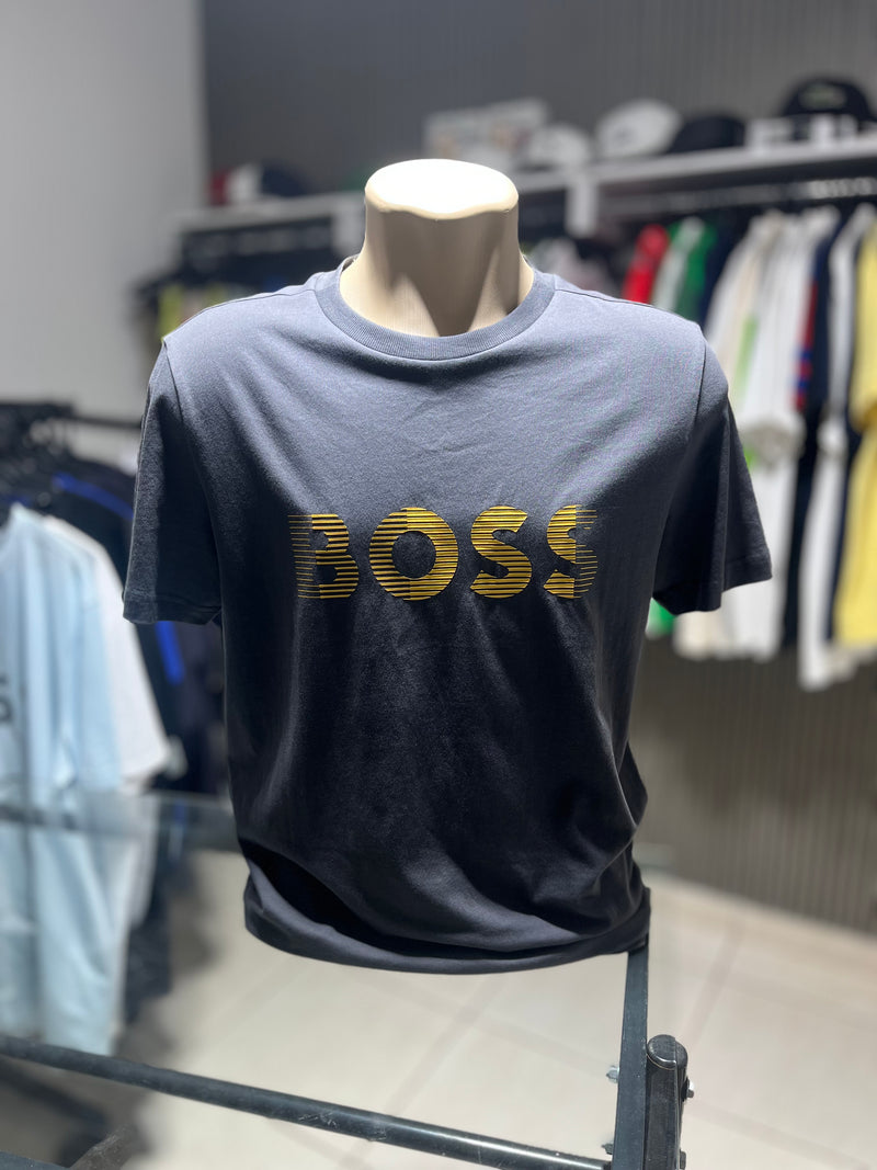 CAMISETA COM ESTAMPA BOSS EM ALTO RELEVO EMBORRACHADO