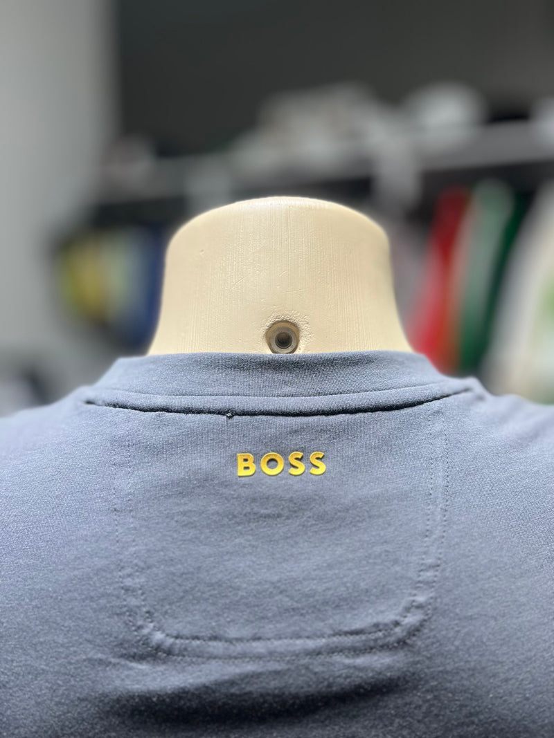 CAMISETA COM ESTAMPA BOSS EM ALTO RELEVO EMBORRACHADO
