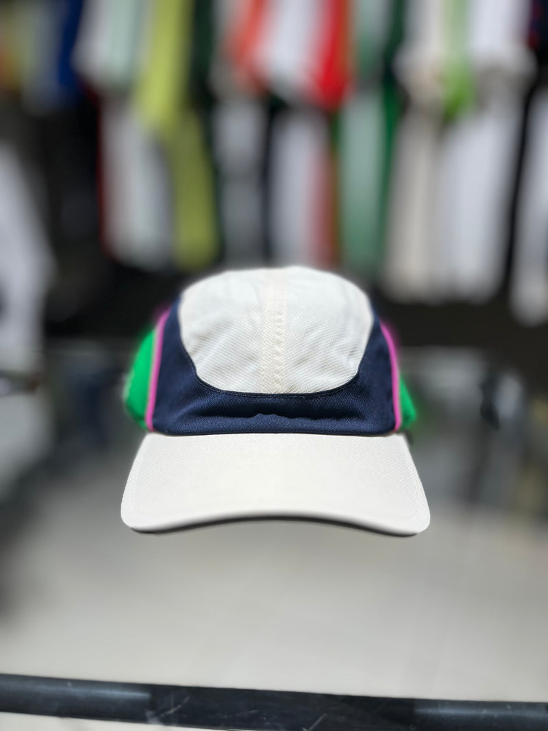 BONÉ LACOSTE COLORBLOCK