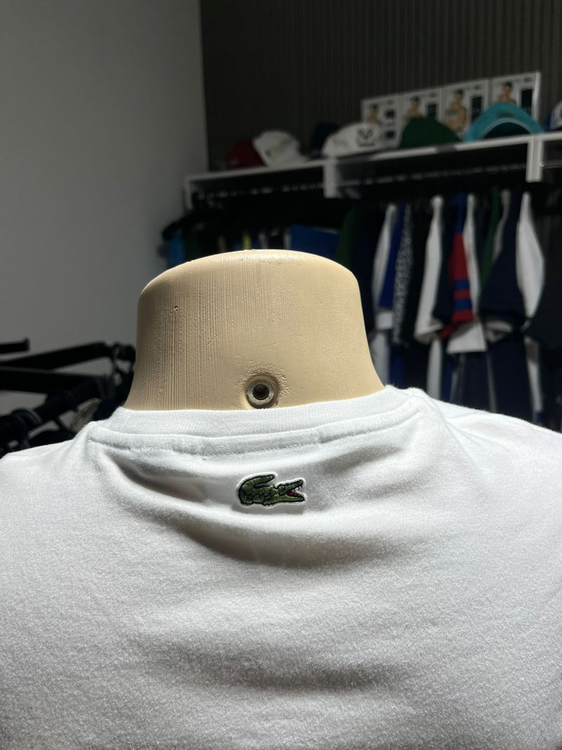 CAMISETA LACOSTE COM ESTAMPA DE CROCODILO